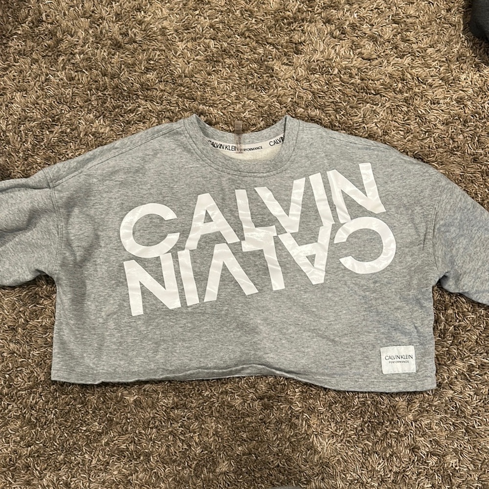 XS Calvin Klein cropped long sleeve shirt